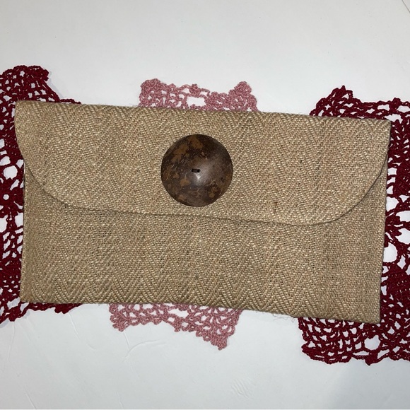 Adorable vintage jute leopard print lined envelope clutch with chunky button - Picture 1 of 7